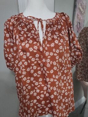 LOFT Women’s Rust Floral Peasant Top
